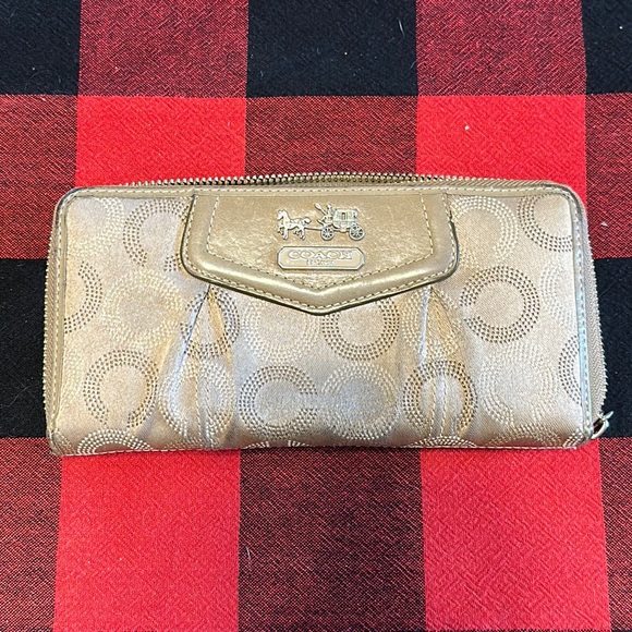 Coach Handbags - Authentic Coach Zipper Wallet